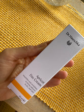 Load image into Gallery viewer, Dr Hauschka - Apricot Day Cream
